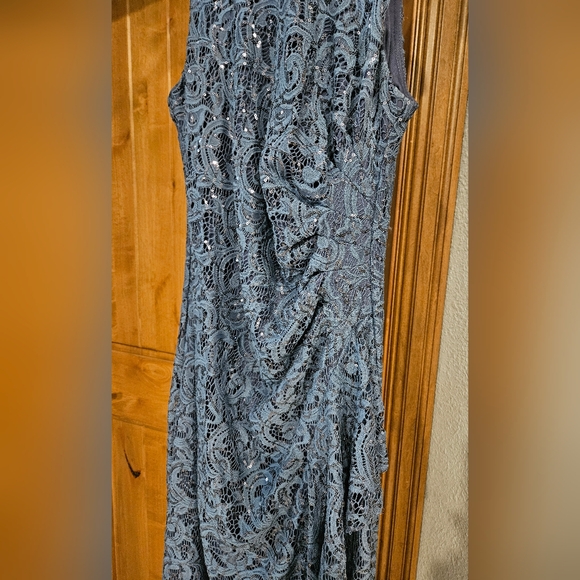 Alex Evenings Petite Long Sleeveless Lace and Sequin Dress Size 12P - Picture 7 of 7